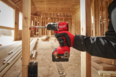 Аккумуляторная компактная ударная дрель-шуруповерт Milwaukee M18 BLPDRC-0C 4933492821