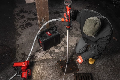 Аккумуляторный насос для перекачки воды Milwaukee M12 BSWP-601 4933479640