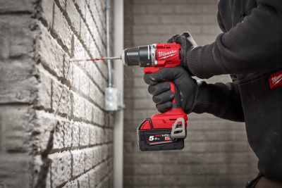 Аккумуляторная компактная дрель-шуруповерт Milwaukee M18 BLDDRC-0 4933492831