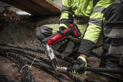 Аккумуляторный инструмент Milwaukee M18 BSBT-0X для болтовых соединителей/наконечников 4933493288