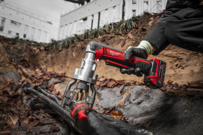 Аккумуляторный инструмент Milwaukee M18 BSBT-202X для болтовых соединителей/наконечников 4933493289